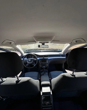 Skoda Superb cena 29500 przebieg: 298000, rok produkcji 2012 z Szlichtyngowa małe 137